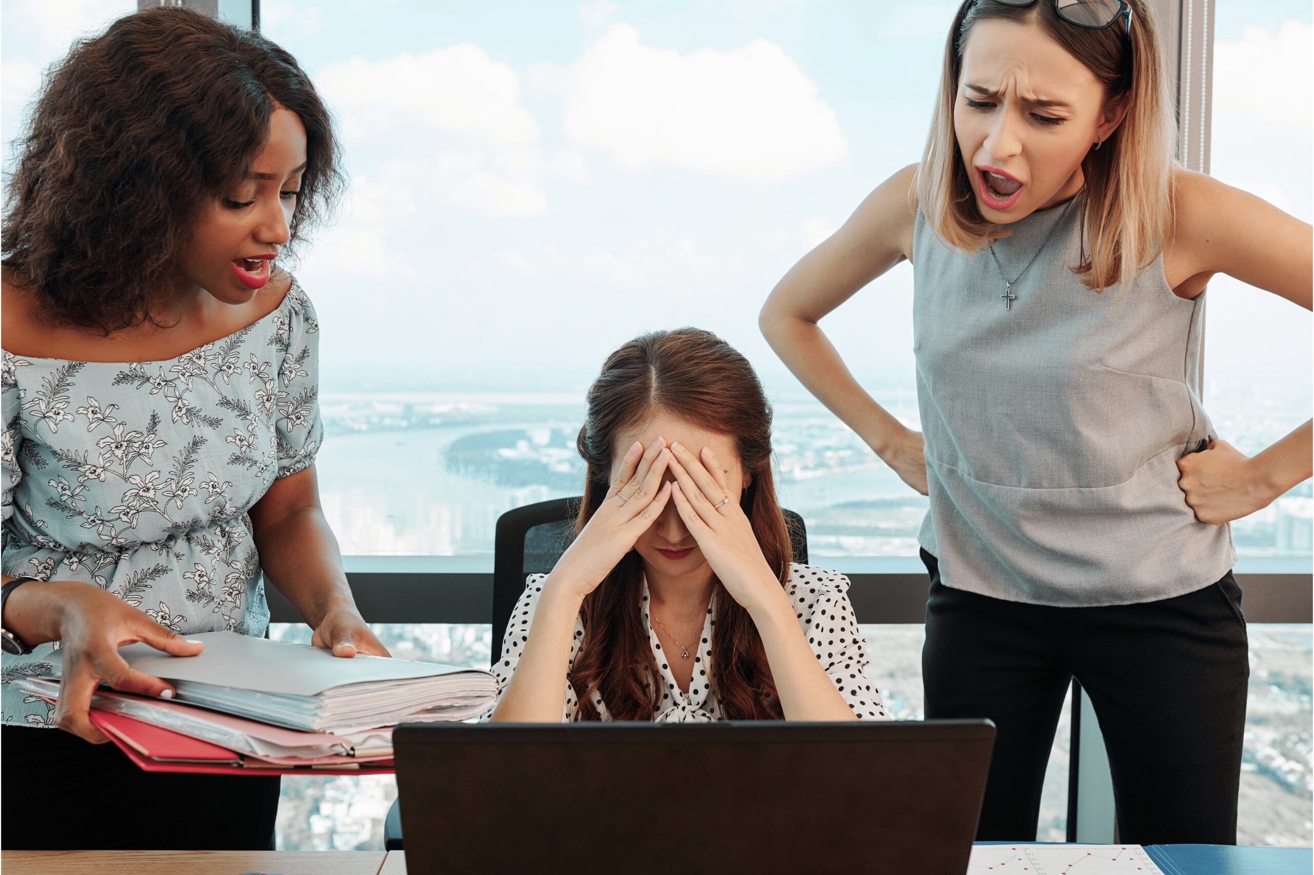 5 Ways to Manage a Colleague That Does Not Like You - Global Coach